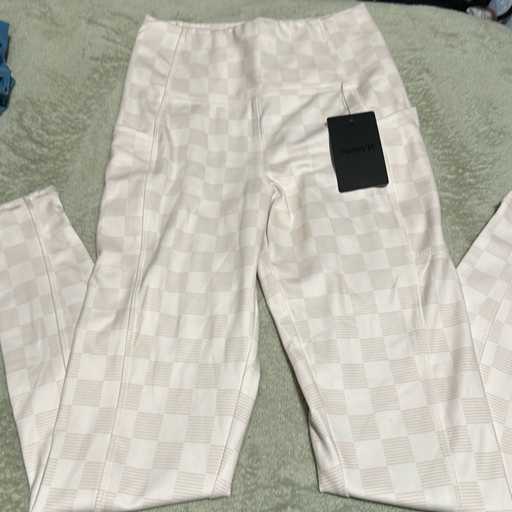 Hurley leggings NWT full length and has pockets
